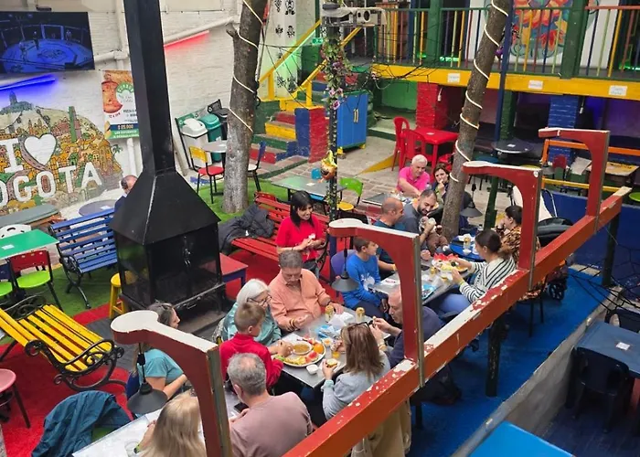 Hostal Gastro Bar Casa Colibrí